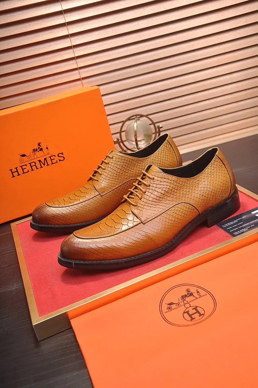 Men's shoes💰460💶[HERMES] (sheepskin lining)🍀Italian top luxury🍀He does not pursue novel styles and gorgeous colors, but attracts the favor of successful men with his flawless, elegant and classic style! This very, very comfortable, simple and stable style makes it easy to match any style! The pattern is absolutely 1:1 refined from the original case, and we strive for excellence in materials, imported cowhide + cowhide lining💪💪💪extraordinary texture👍! .Black brown code number: 38 to 45 (45 customized)